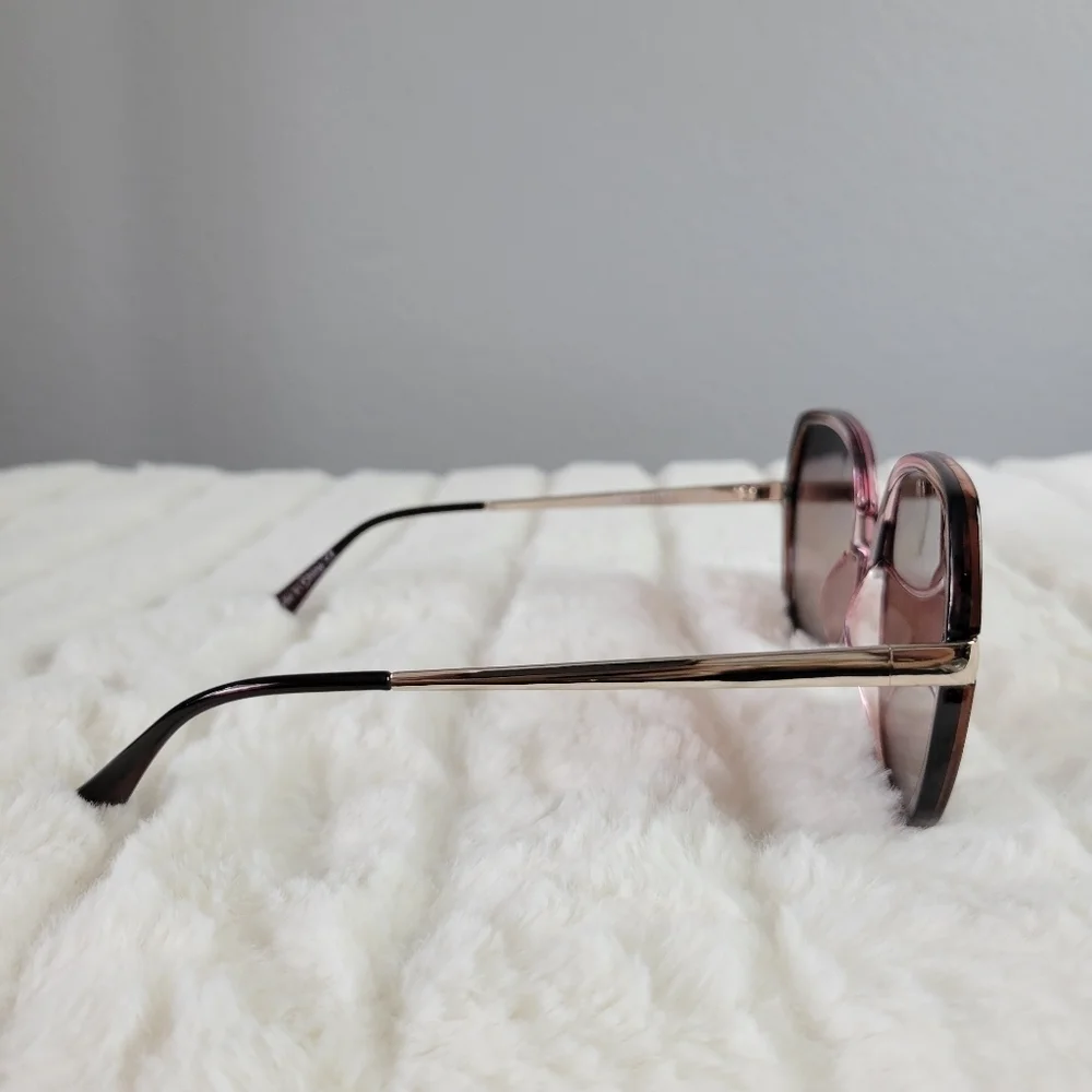 QUAY // ltd ed chrissy teigen retro-glam brown pink frames brown flash lens
